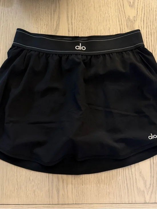 ALO Yoga Black Athletic Skirt with Contrast Waistband - Picture 1 of 3